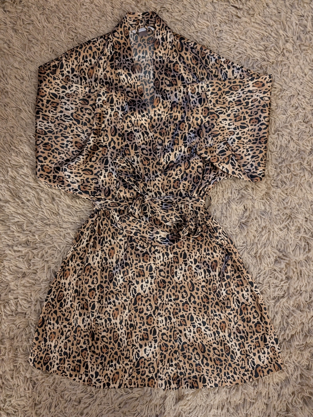Victoria’s Secret Leopard Satin Robe – Small